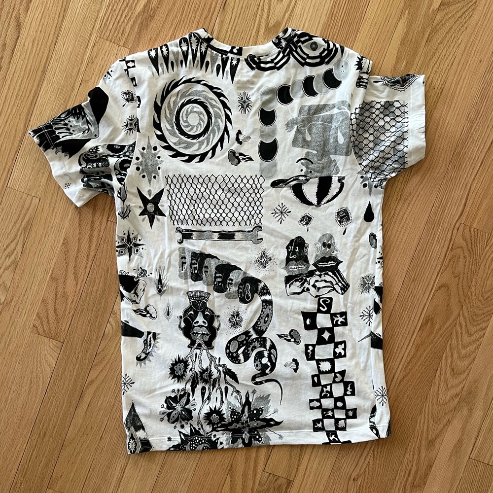 The Nike Tee Dri-Fit Graphic Tee Shirt - Picture 2 of 4